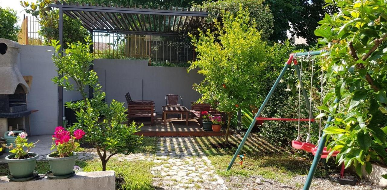 Apartment Fini Tivat Exteriör bild