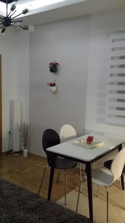 Apartment Fini Tivat Exteriör bild