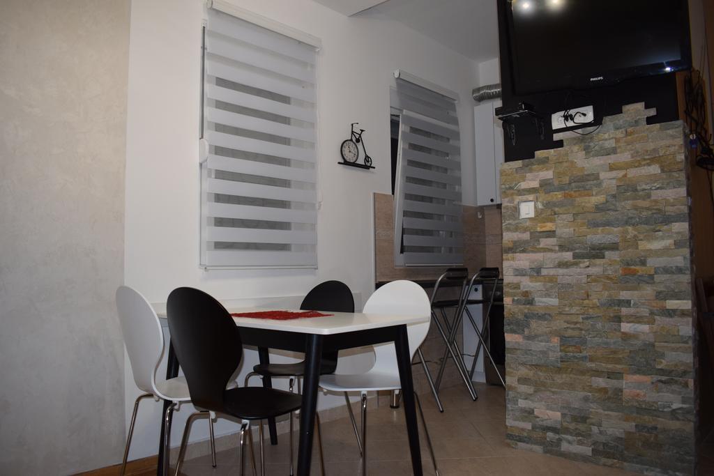 Apartment Fini Tivat Exteriör bild