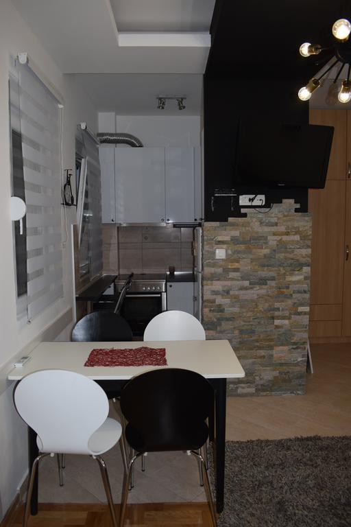 Apartment Fini Tivat Exteriör bild