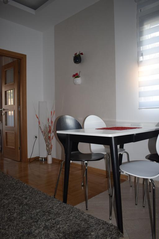 Apartment Fini Tivat Exteriör bild