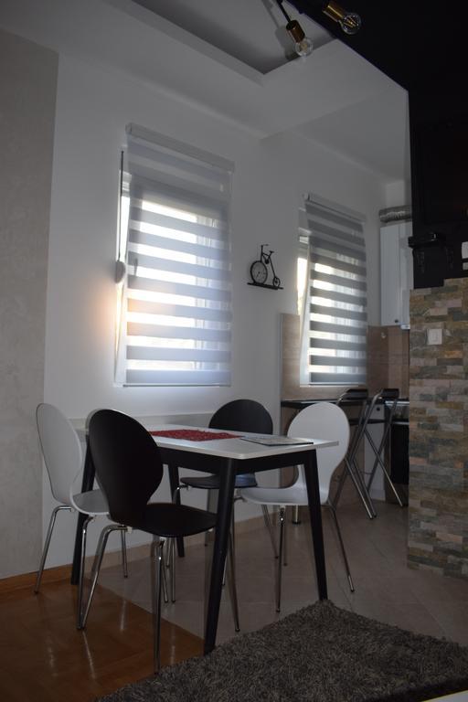 Apartment Fini Tivat Exteriör bild