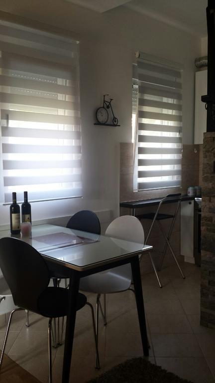 Apartment Fini Tivat Exteriör bild