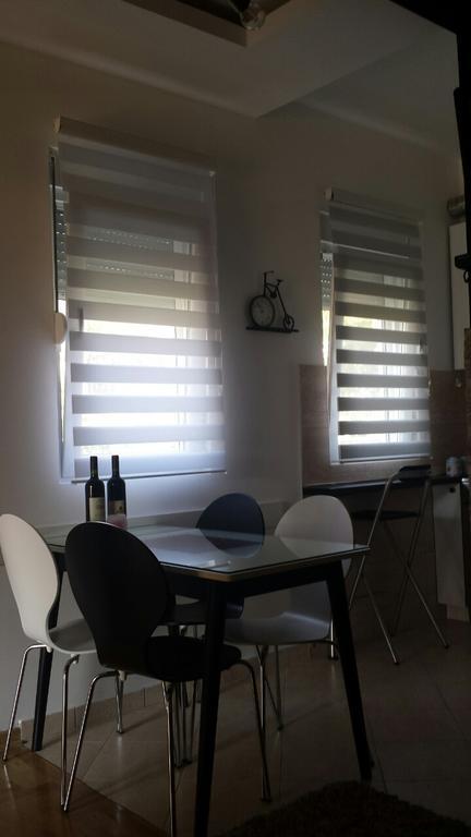 Apartment Fini Tivat Exteriör bild